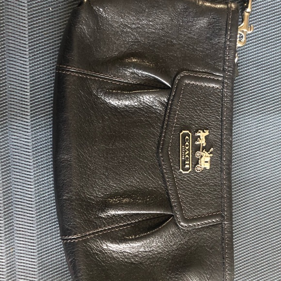 Authentic COACH black leather wristlet - Picture 1 of 3